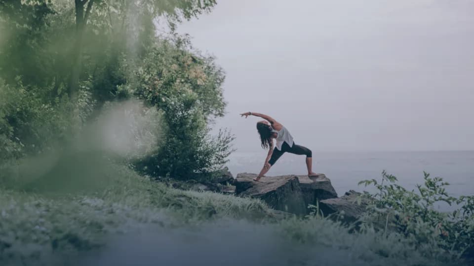 Movimento Intuitivo: Exercitando-se por Gratidão, Não por Punição — fotografia editorial sobre Saúde do Corpo, relacionada a corpo, saude-fisica, habitos, energia
